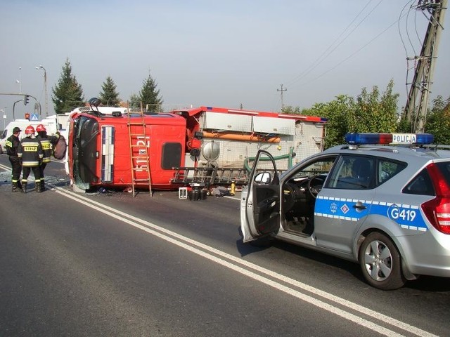 Wypadek w Oświęcimiu z udziałem wozu strażackiego.