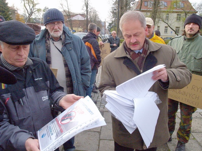 Protest przeciwko zabudowie rzek 