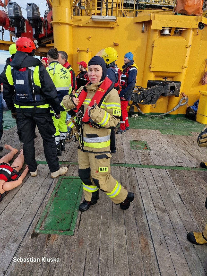 SAR podwyższa umiejętności w udzielaniu pierwszej pomocy medycznej. Ćwiczenia w Łebie dla ratowników morskich
