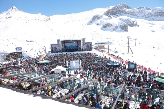 Ischgl kusi nie tylko gigantycznym koncertem, ale także doskonałymi warunkami narciarskimi – od 1400 do 2900 m n.p.m. Silvretta Arena to największy teren narciarski we wschodnich Alpach