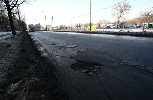 Kierowcy od lat czekali na remont ul. Inflanckiej, która jest jedną z najbardziej zniszczonych dróg w Łodzi