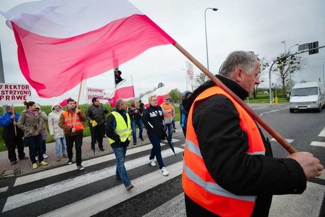 Pod koniec kwietnia pracownicy Bioetanolu wyszli na ulicę i zablokowali drogę krajową nr 91