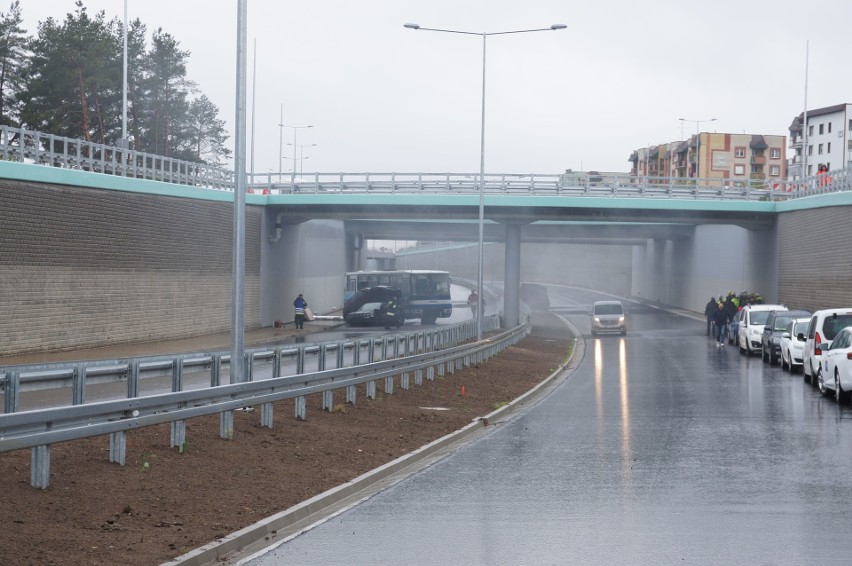 Białystok. Trasa niepodległości. Zderzenie autobusu i dwóch osobówek. Służby ćwiczyły na wypadek masowego zdarzenia [ZDJĘCIA]