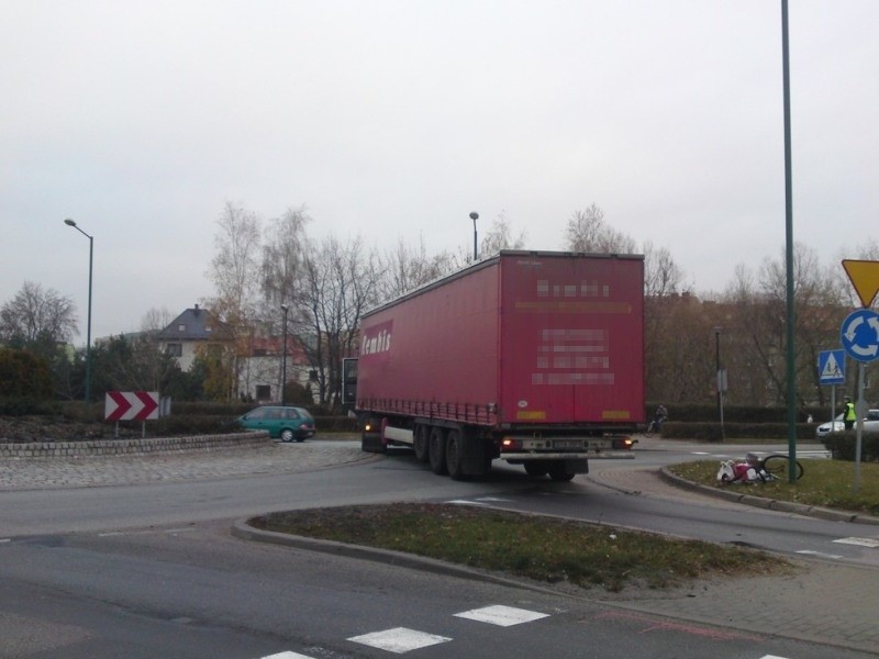 Tir potrącił rowerzystkę w Oleśnie