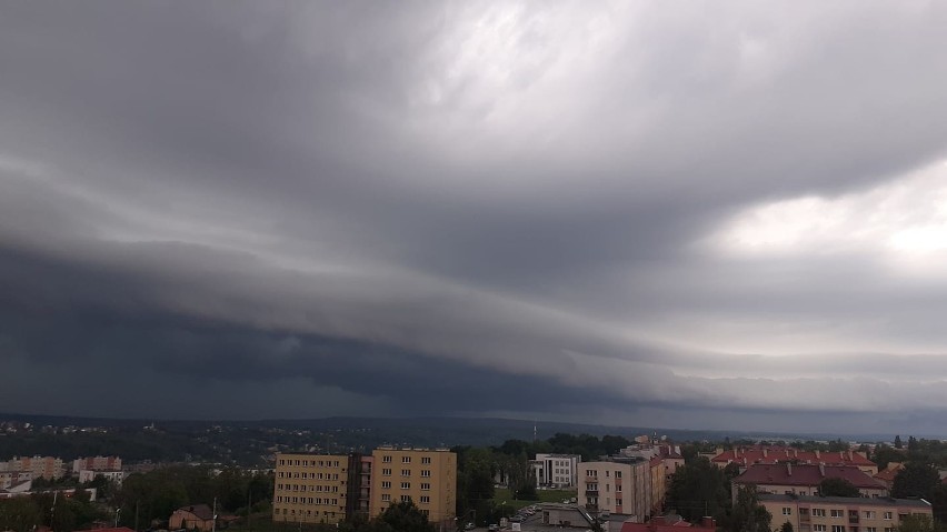 Potężna burza przeszła przez powiat starachowicki. Podtopienia i połamane drzewa [ZDJĘCIA CZYTELNIKÓW]