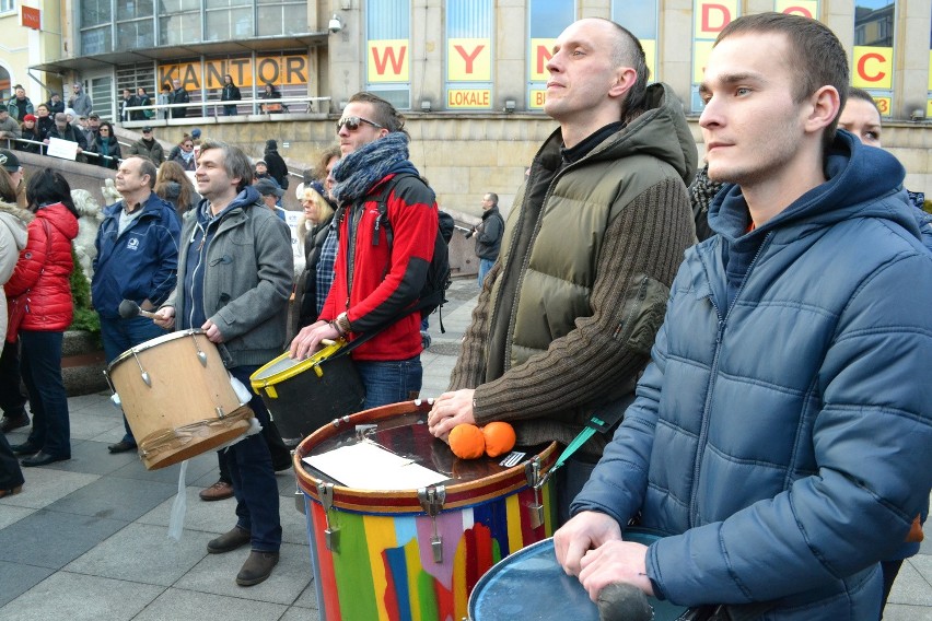 Manifestacja Komitetu Obrony Demokracji w Bielsku-Białej [ZDJĘCIA, WIDEO]