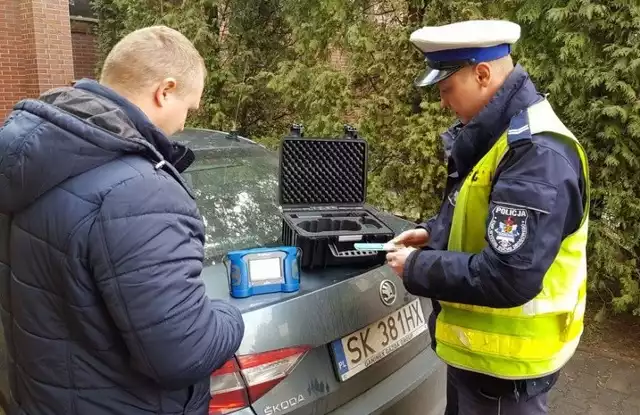Sosnowieccy policjanci mają do dyspozycji nowoczesne urządzenie, pozwalające wykryć w organizmie kierowcy środki odurzające inne niż alkohol