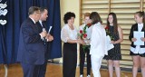Uroczyste zakończenie roku szkolnego Zespołu Placówek Oświatowych w Skalbmierzu. Nie zabrało życzeń, podziękowań i nagród. Zobaczcie zdjęcia