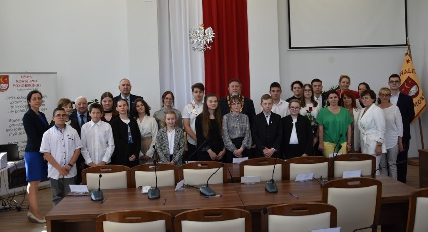 Inauguracyjna sesja I kadencji Młodzieżowej Rady Miejskiej w...