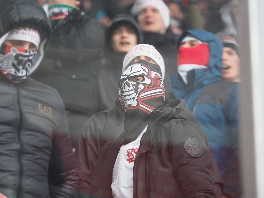 GKS Tychy ukarany za zadymę na meczu z Widzewem w Łodzi. Tyski klub jeszcze nie dostał rachunku za szkody na stadionie