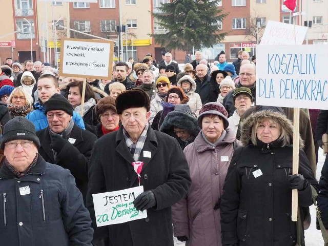Demonstracja KOD w Koszalinie zgromadziła około 400 osób.