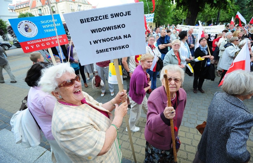 Protest przeciwko spektaklowi Golgota w Bydgoszczy