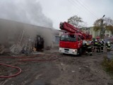 Pożar we Wronkach: Płonęły składy budowlane