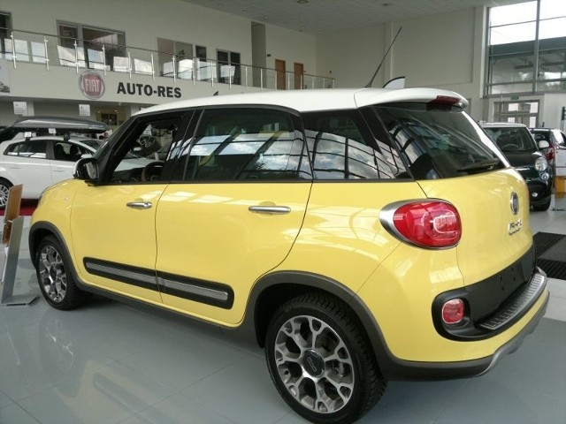 Premiera fiata 500L trekking w Auto-Resie