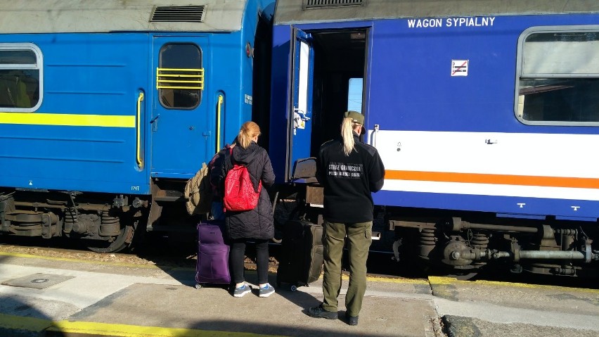 Obywatele Turcji zostali odesłani pociągiem na Ukrainę.