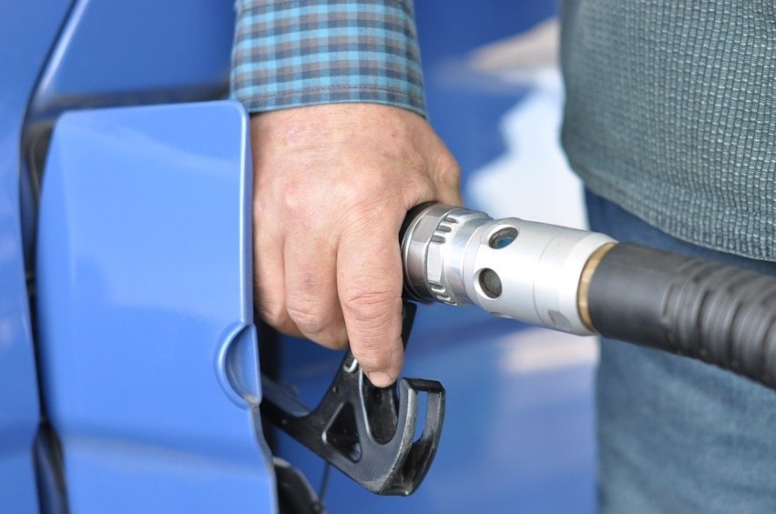 Średnia roczna cena litra benzyny 95-oktanowej wyniosła w...