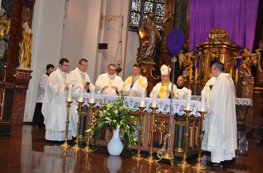 Wielkoczwartkowej liturgii przewodniczył biskup Andrzej...