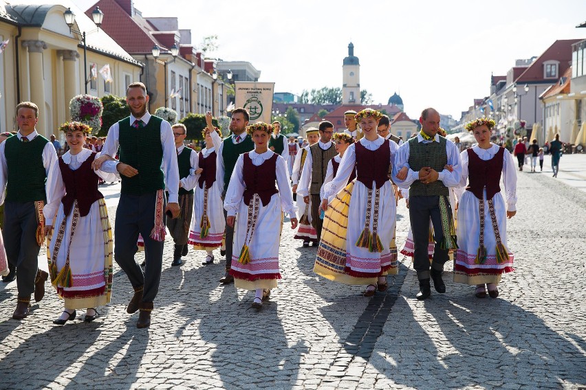 Podlaska Oktawa Kultur 2017. Kolorowa parada na Rynku...