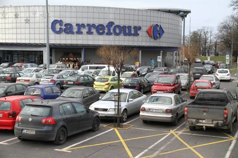 31 grudnia 2020 r. sklepy Carrefour będą czynne do godz. 18....