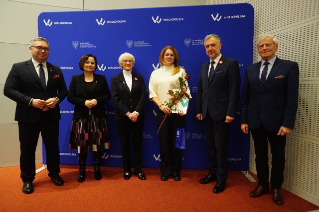 Joanna Kryk w czwartek, 21 grudnia odebrała w imieniu męża nagrodę Urzędu Marszałkowskiego Województwa Wielkopolskiego