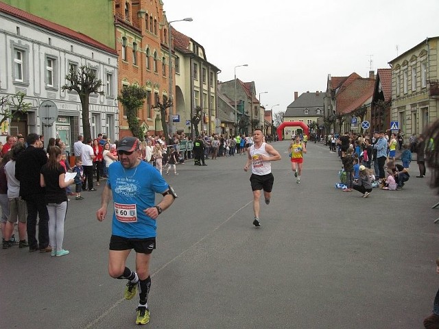W tegorocznej edycji janowieckich biegów wzięło udział kilkaset osób.