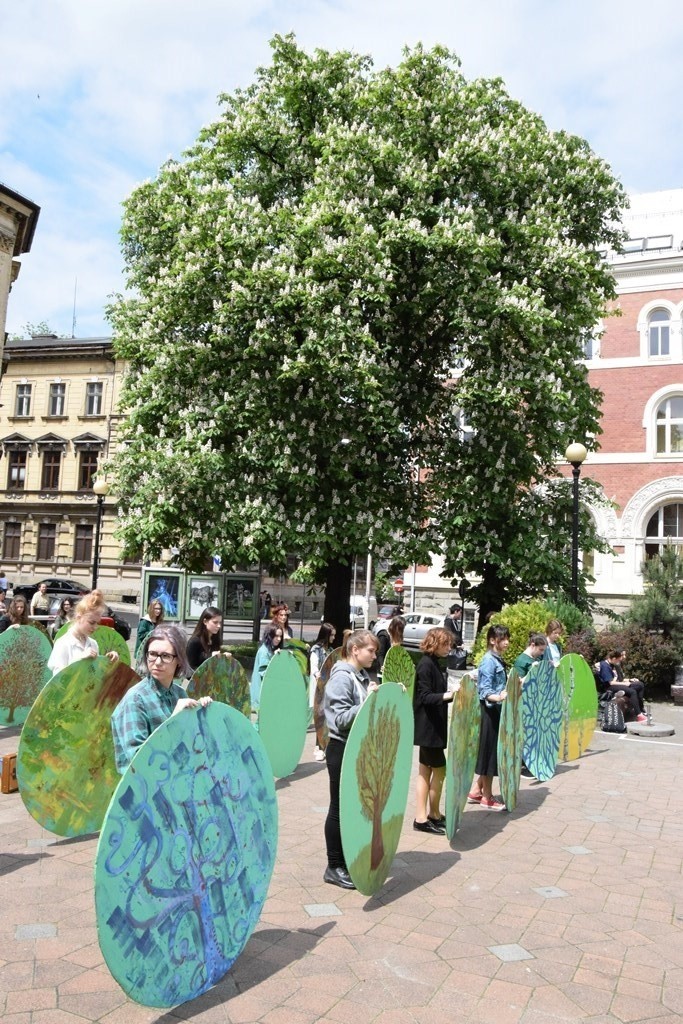 Happening "Pożegnanie drzewa" w Bielsku-Białej