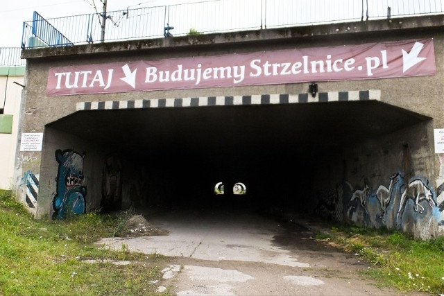 Zanim pomysłodawcy strzelnicy zgłosili projekt jej budowy w dawnych magazynach przy Węglowej, planowali ją zlokalizować w starym tunelu przy Hetmańskiej. Jednak okazało się, że w pobliżu jest rura z gazem. Od 2021 część tunelu powstała w czasach carskich została wpisana do ewidencji podlaskich zabytków.