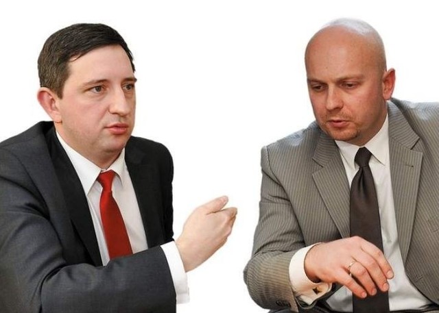 Z lewej Radosław Dobrowolski, burmistrz Supraśla, z prawej Maciej Czarkowski, zastępca burmistrza, który podał się do dymisji