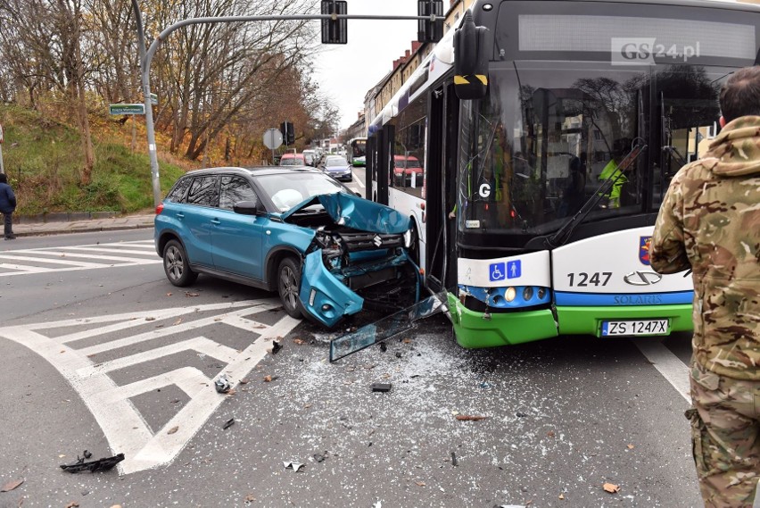 Wypadek z udziałem autobusu na Niebuszewie. Jedna osoba ranna 