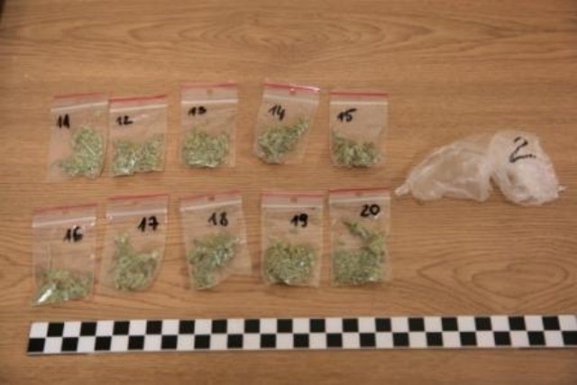 W mieszkaniu 18-latka kryminalni zabezpieczyli 120 gramów marihuany.
