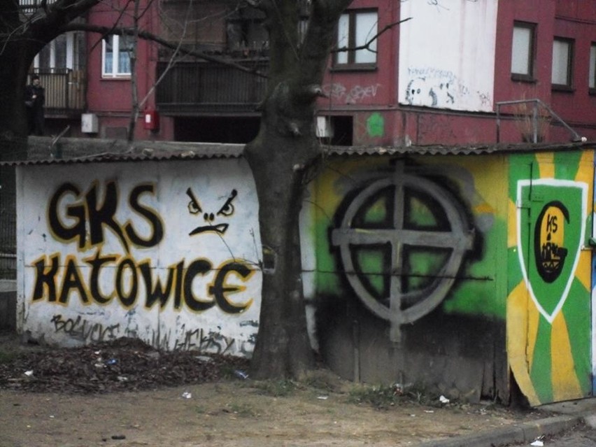 Zabazgrane kibicowskimi napisami Katowice kosztują nas setki tysięcy