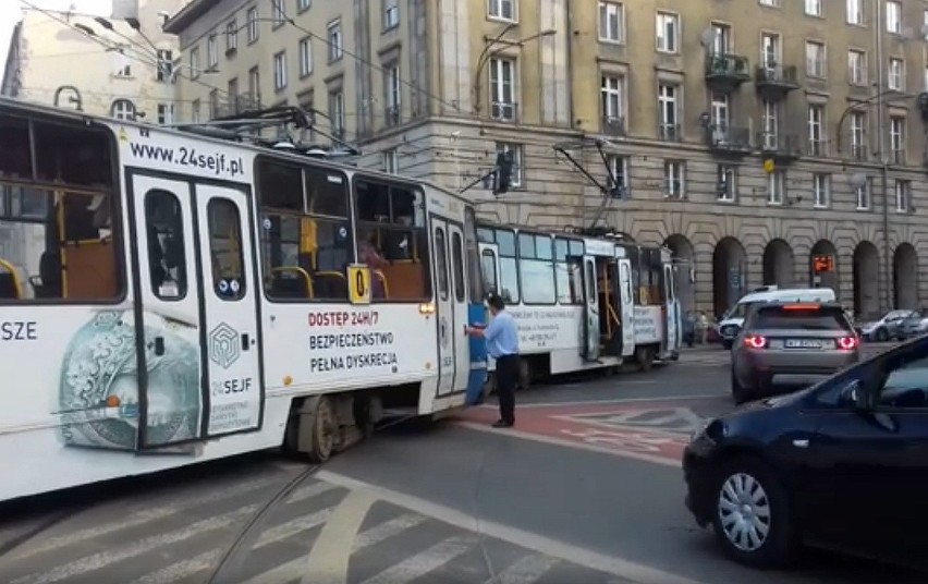 Wykolejenie tramwaju w centrum. Potężne utrudnienia