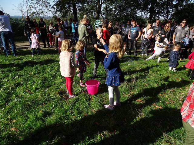 Festiwal baniek mydlanych przygotowano dla najmłodszych mieszkańców Chełmna i okolic. Każdy mógł spróbować swoich sił w puszczaniu baniek, a w programie festynu były także konkursy.
