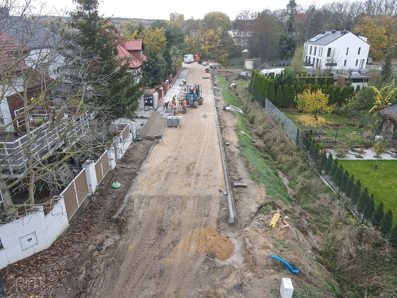 Trwa przebudowa ulic na Morasku w rejonie ul. Glinienko....