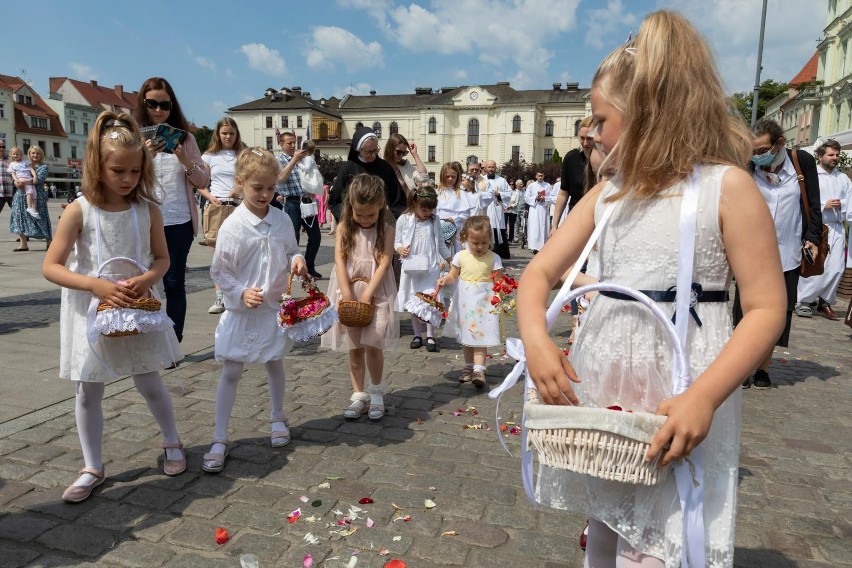 W uroczystościach Bożego Ciała w parafii katedralnej pod...