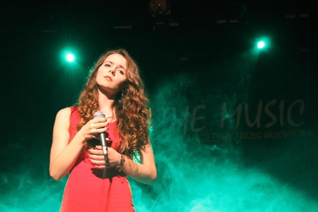 Ada Kiepura wygrała Festiwal Piosenki Angielskiej Przez dwa dni na scenie Brzeskiego Centrum Kultury prezentowali się młodzi wykonawcy z całej Polski.