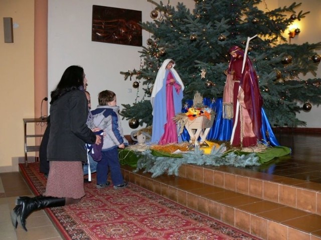 Szopka w dolnym kościółku w Parafii pod wezwaniem Matki Bożej Nieustającej Pomocy na osiedlu Serbinów w Tarnobrzegu.