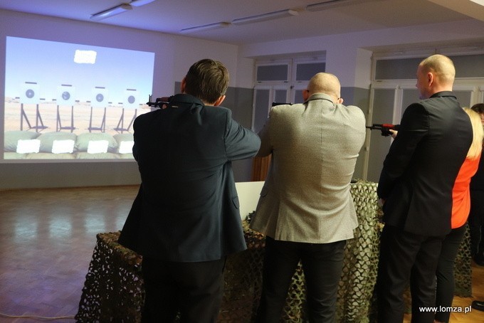 Podlaskie. Nowe strzelnice wirtualne w regionie. Strzelnice powstały w szkołach średnich w Łomży oraz Wysokiem Mazowieckiem