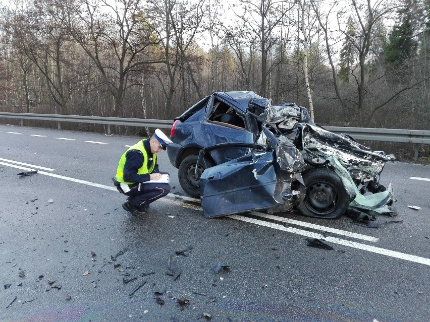 Śmiertelny wypadek na krajowej szóstce (zdjęcia)