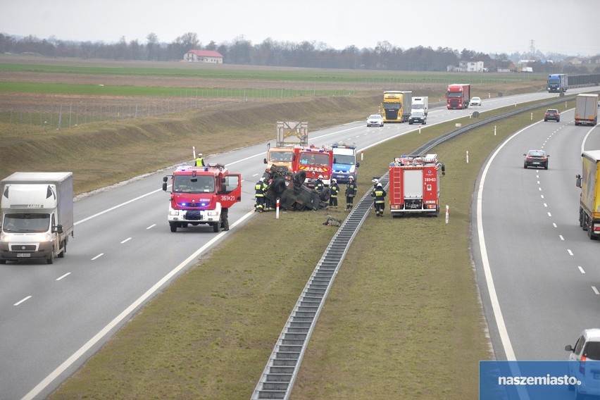 Wypadek samochodu Wojska Polskiego na autostradzie A1 obok Włocławka [zdjęcia]