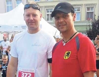 Marcin Bocheński (w czerwonej koszulce) podczas zeszłorocznego startu w wałeckim Biegu Filmowym na 10 km