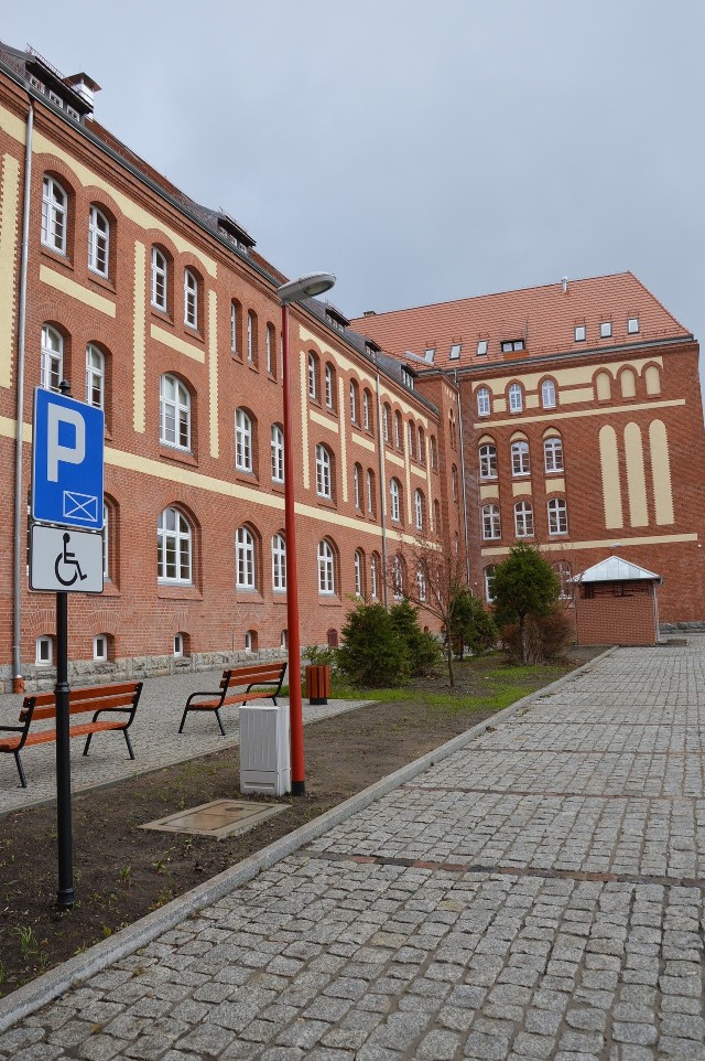 Pierwszego marca 2017 roku został oddany do użytku nowy budynek Wydziału Filologicznego Uniwersytetu Szczecińskiego przy al. Piastów 40b. 