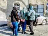 Policjanci z Opola zatrzymali nastolatków z narkotykami. Część z nich schowana była między pośladkami jednego z nich