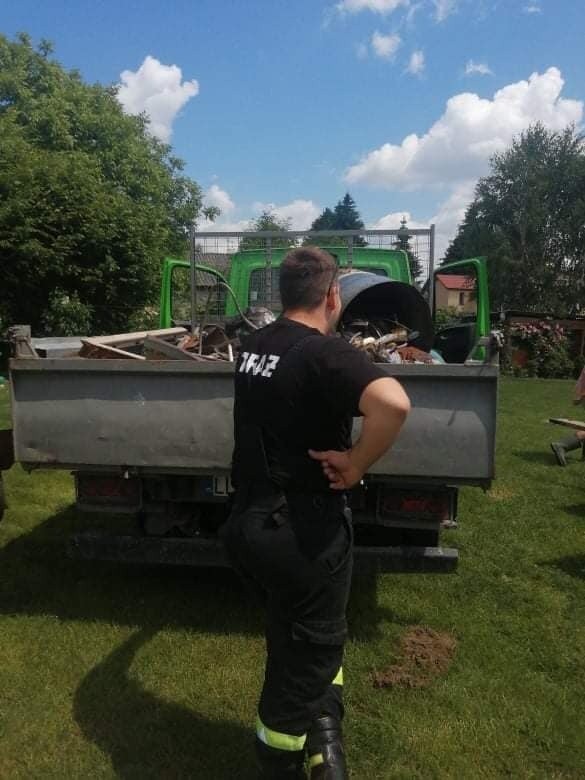 Strażacy z OSP Ludwin zbierają złom dla chorego Tymka