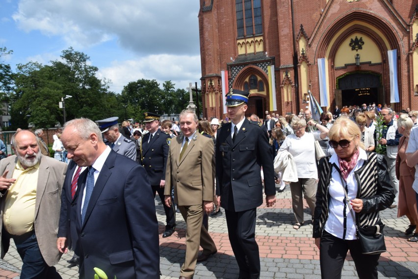 Arcybiskup Wiktor Skworc poświęcił sztandar Rybnika