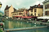 Francja. Annecy - "francuska Wenecja" z pstrągiem w herbie