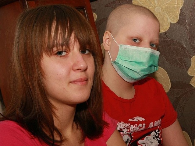 Podporą Wioletki w jej walce z białaczka jest siostra Klaudia.