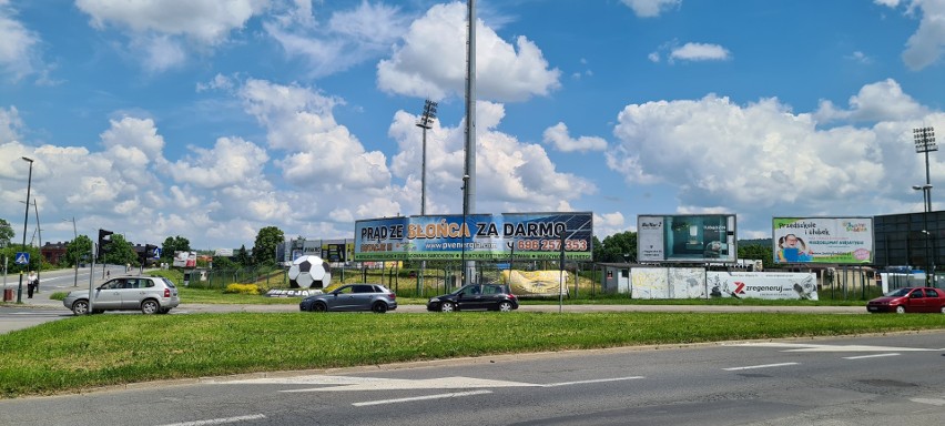 Otoczenie Miejskiego Stadionu Sandecji jest zaśmiecone...