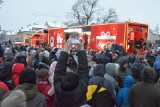 Tłumy przywitały świąteczną ciężarówkę Coca Cola na kieleckim Rynku. Gigantyczna kolejka chętnych do zobaczenia co kryje kultowy pojazd 