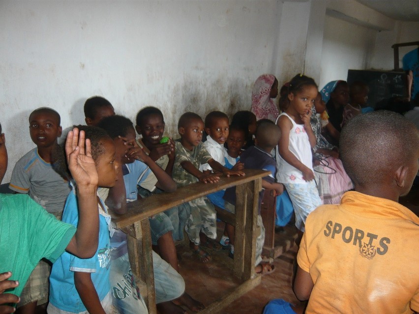 Podróże Ślązaków: kolejne laptopy i przybory szkolne trafią do dzieci z Afryki [ZDJĘCIA]